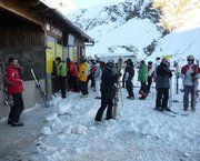 Miles de esquiadores abren la temporada en Astún y Formigal