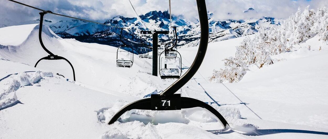 La estaciones de esquí del norte de California se entierran en nieve y de récords