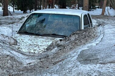 Florecen coches en Utah a medida que se funde la nieve y se convierte en agua