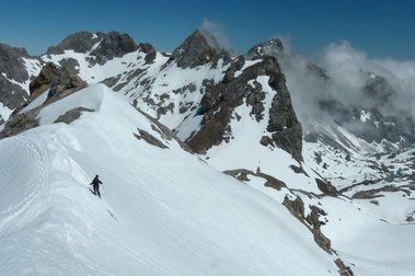 Esquí de primavera y ascensión al Pico Tesorero (Picos de Europa)