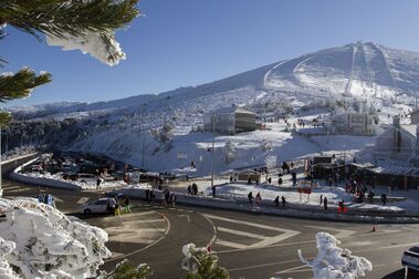 Sin solución a los atascos para acceder a la estación de esquí de Navacerrada