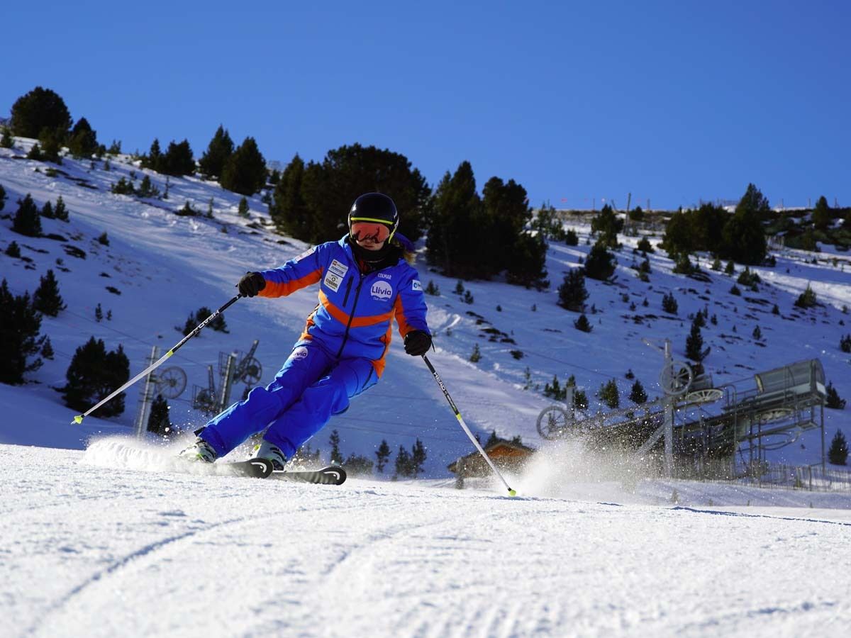 Esquiadora en Puigmal 2900 durante la temporada 21-22 (Foto: IST).