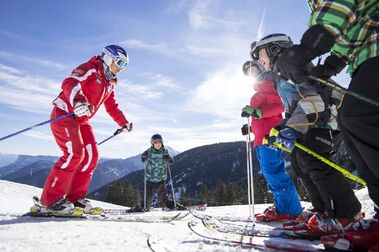 En Italia se podrá ser asistente de profesor de esquí a los 16 años