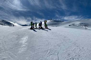 Sierra Nevada recupera su oferta esquiable previa al confinamiento de Monachil