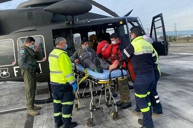 Montañista es rescatado en helicóptero tras sufrir accidente en Volcán Osorno