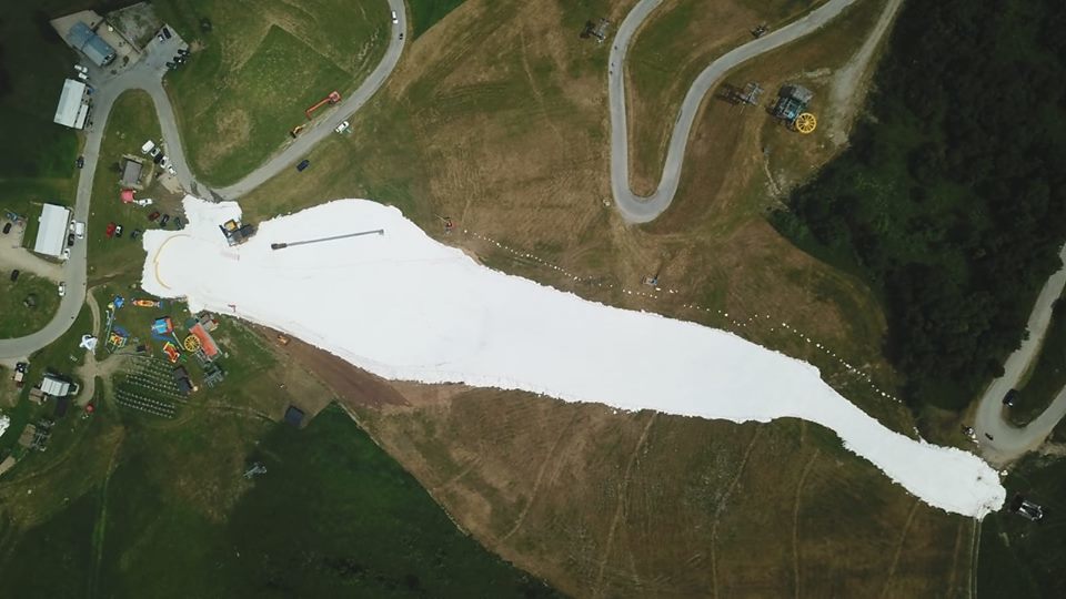 Vista aérea pista Limone Piemonte esquí