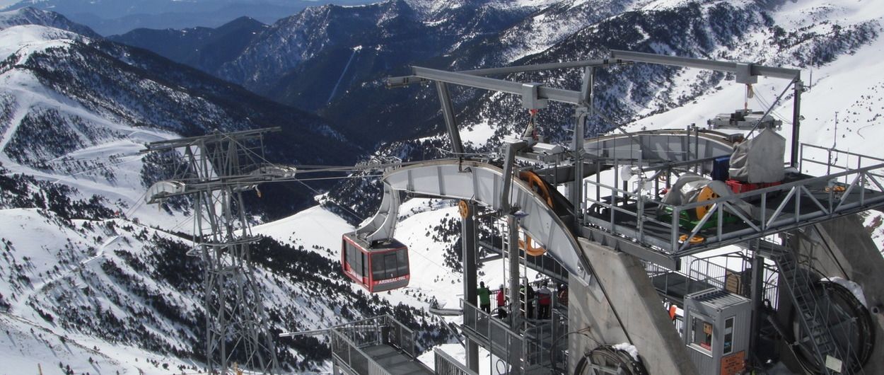20 años del teleférico que une las estaciones de esquí de Pal y Arinsal
