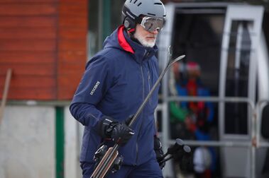 El Rey Felipe VI vuelve a esquiar en Baqueira Beret en compañía de unos amigos