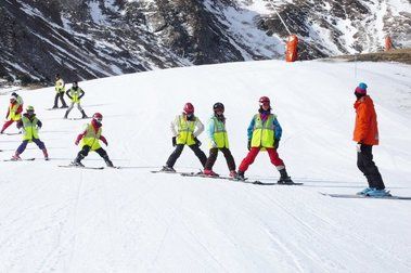 Setmana d'esquí i surf de neu per a col·legis