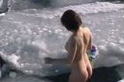 Buscan gente para fotografiarla desnuda en un glaciar
