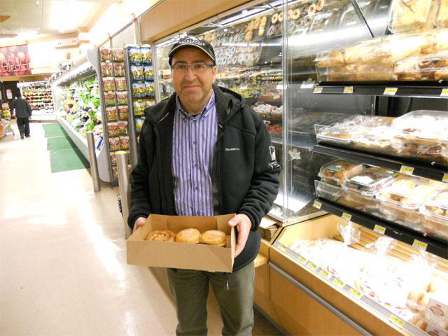 Black Rider con unos donuts en el supermercado de Deer Valley
