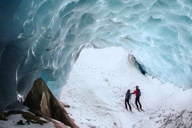 Esquiando Adentro de un Glaciar