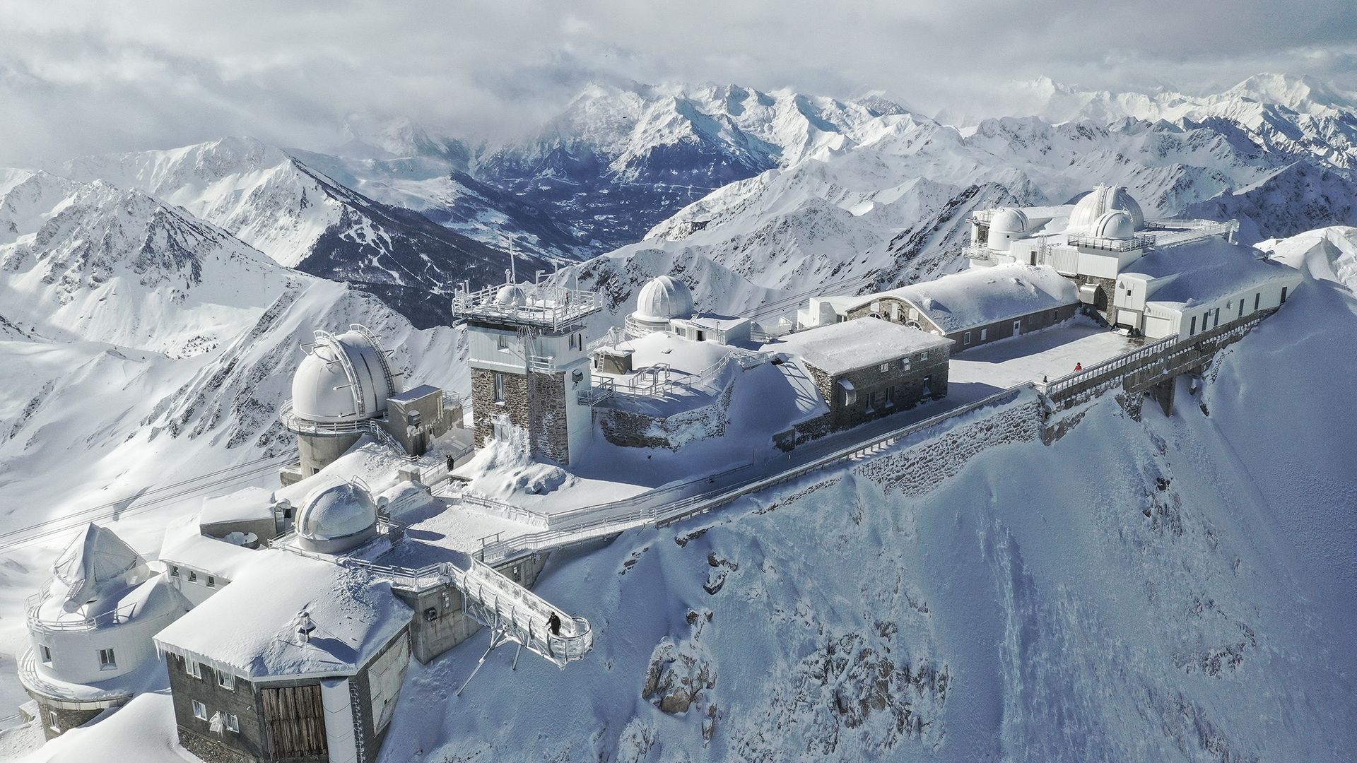 Imagen aérea del Pic du Midi y observatorio astronómico