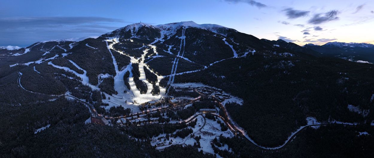 Masella estrena su temporada de esquí nocturno 2022 - 2023