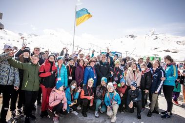 Llegan a Sierra Nevada los 45 jóvenes esquiadores refugiados de Ucrania