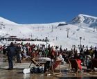 Parnassos cierra una larga temporada y de muchos esquiadores