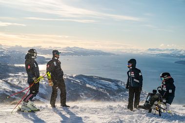 Helly Hansen equipará al equipo de esquí noruego sustituyendo a Phenix