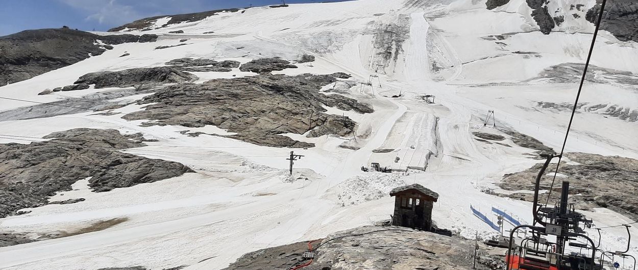 Casi 300 fanáticos del esquí abren una justísima temporada de verano de Tignes