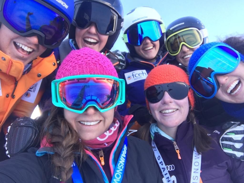 Mujeres esquiadoras en la RFEDI