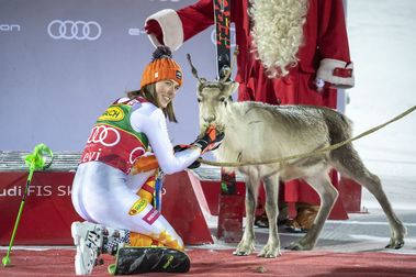 Petra Vlhova vence el primer Slálom de la Copa del Mundo de esquí 2021 2022
