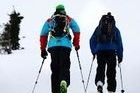 La moda de los esquiadores que suben por pistas