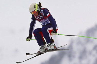 Chilena Stephanie Joffroy Sufre Caída y Queda Fuera del Ski Cross 