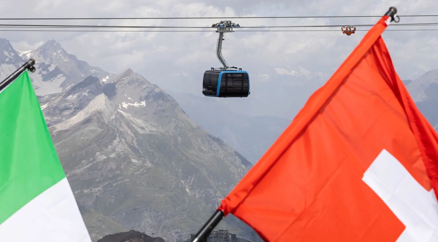 Teleférico Zermatt - Cervino entre Suiza e Italia
