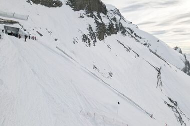 Glacier 3000 abre una de las pistas de esquí más empinadas del mundo
