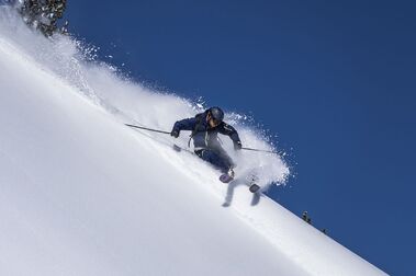¿Compensa pagar más por un traje de esquí de gama alta?