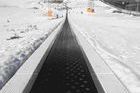 Italia instala la cinta para esquiadores mas larga del mundo