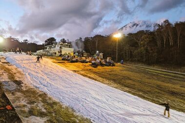 Yeti Snow vuelve a ser la primera estación de esquí que abre en Japón