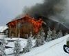 La nieve artificial ayuda en un incendio de Sierra Nevada