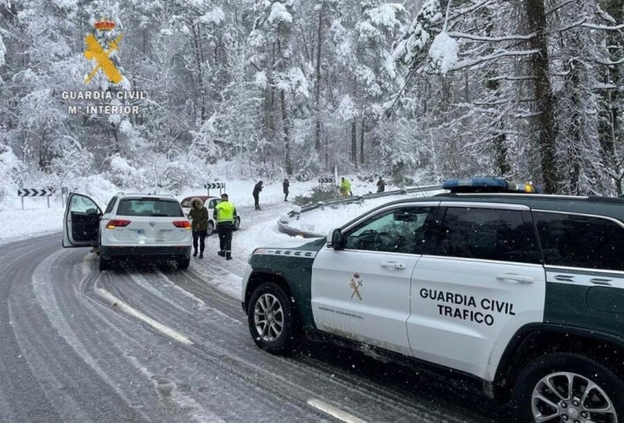 Guardia Civil rescate en la nieve