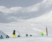 Aramón mueve 12.000 m3 de nieve para Eguibar y Hernández