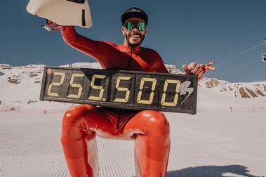Simon Billy bate el nuevo récord de esquí de velocidad al superar los 255 km/h