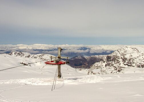 Fonna Glacier abre su esquí de verano con 13 metros de nieve