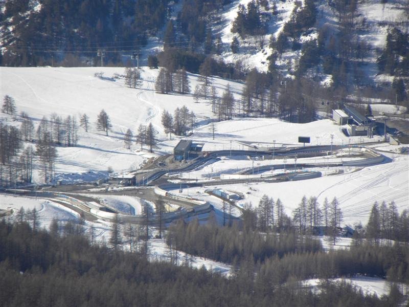 La pista de bobsleigh des del Monte Fraiteve