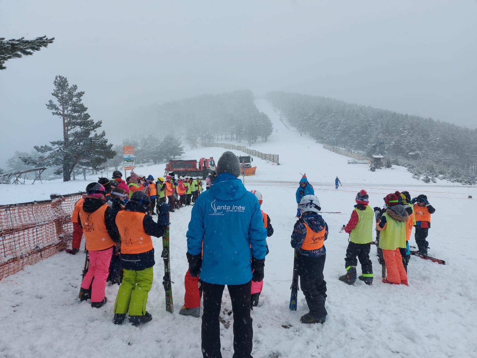 Escolares en estación de esquí de Soria