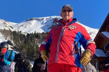 Alain Brouse: Con 80 años sigue dando clases de esquí en Francia