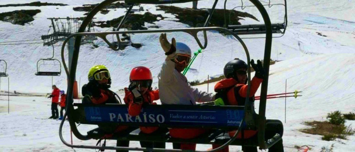 Las estaciones asturianas reciben casi 100.000 esquiadores y facturan 1,3 millones