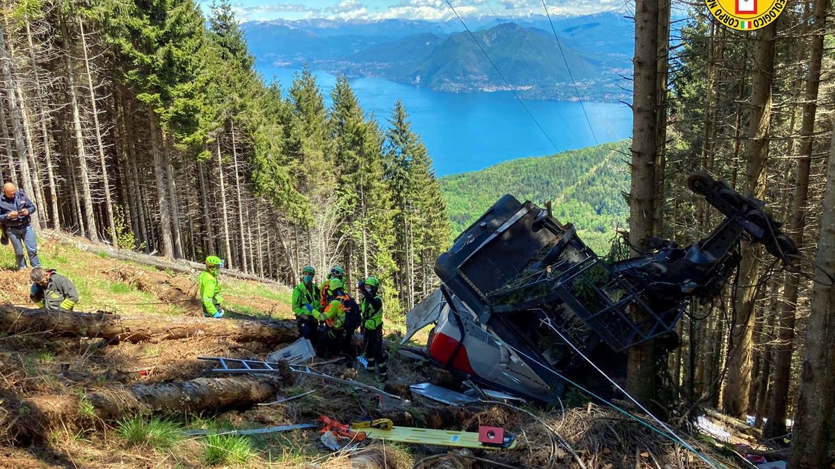 Catorce muertos tras la caída del teleférico de la estación de esquí de Mottarone (Italia)