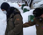 Carabineros detiene a cinco snowboardistas en camino a Valle Nevado