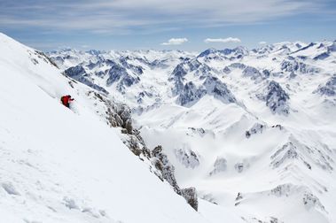 Dos forfaits multiestaciones de esquí en el Pirineo francés