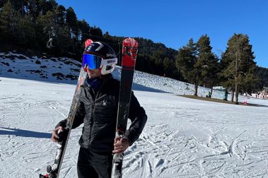 Pregunta: ¿Qué diferencia un esquiador medio de uno de alto nivel? 