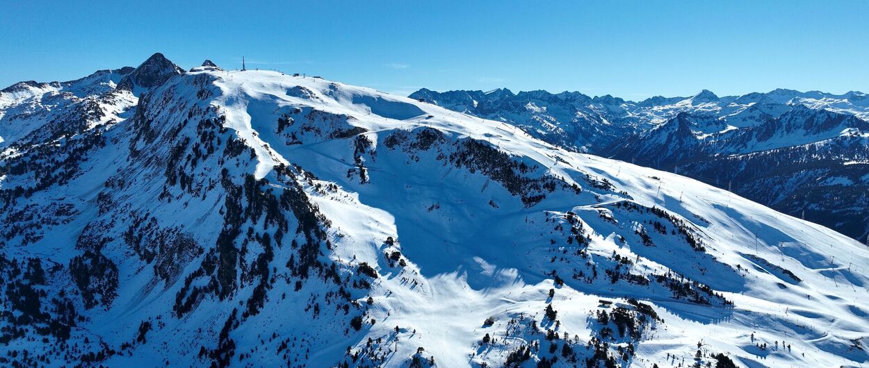 Baqueira prepara un fin de semana de fiesta, música y 120 km de esquí