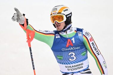 Linus Strasser logra en Schladming su segunda victoria consecutiva en Slalom