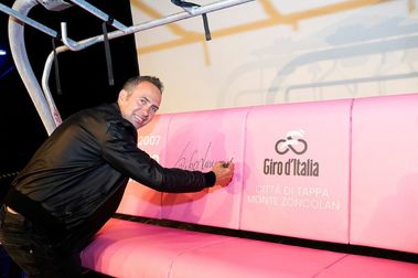 Zoncolan tendrá el primer telesilla rosa del mundo y en honor el Giro de Italia