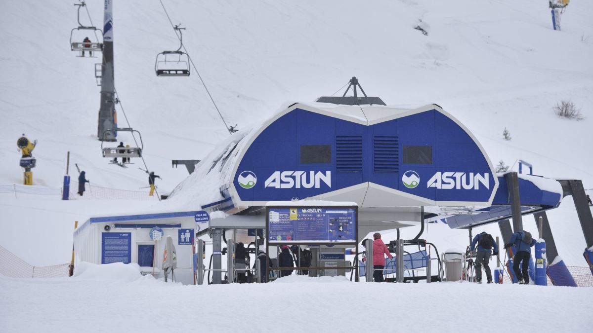 Telesilla de la estación de esqui de Astún