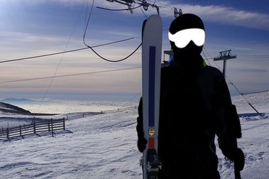 ¿Serias capaz de esquiar con la fijaciones así? 
