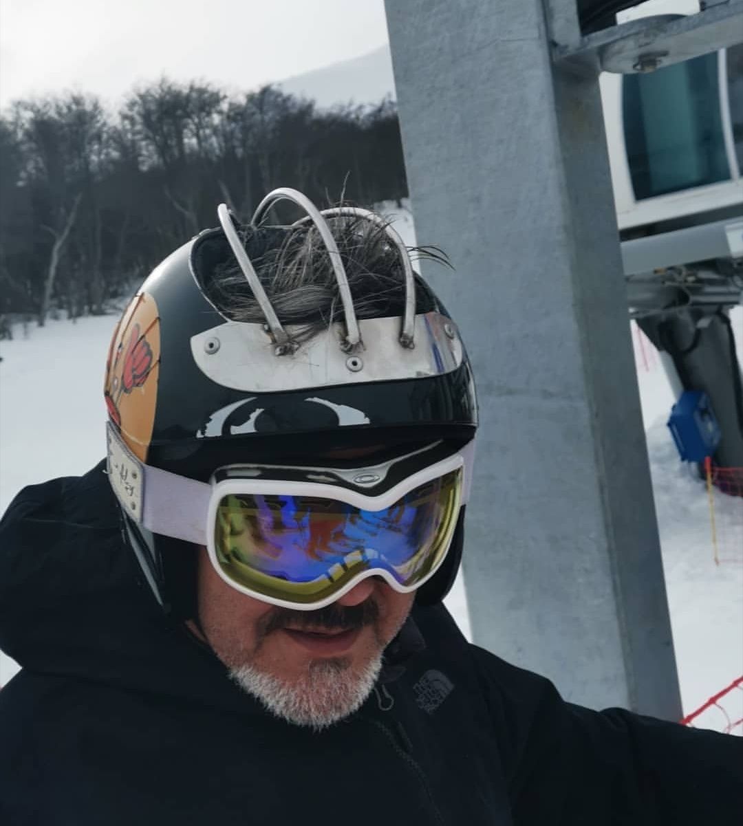 Casco integral para evitar muertes esquiando